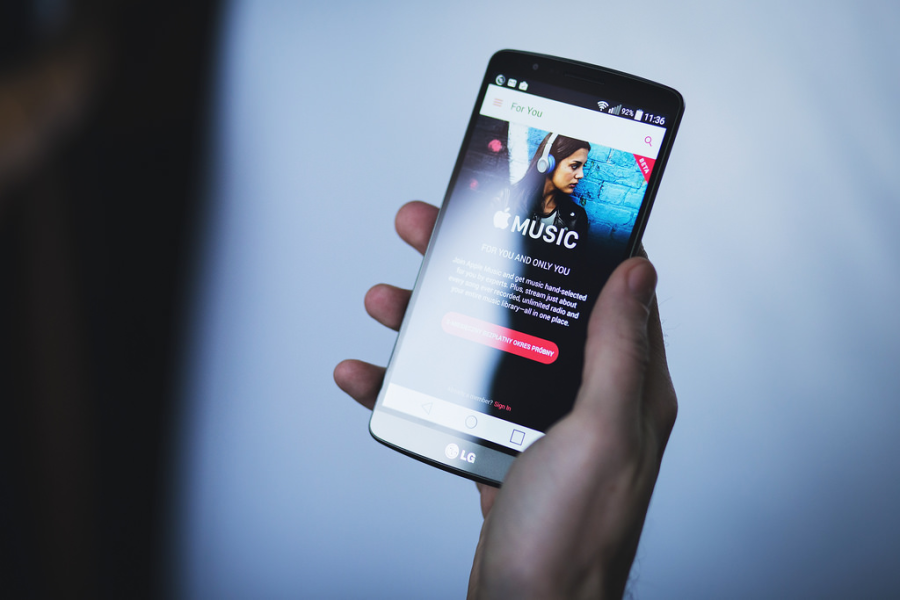 Battle of the Tunes: Apple Music vs Spotify