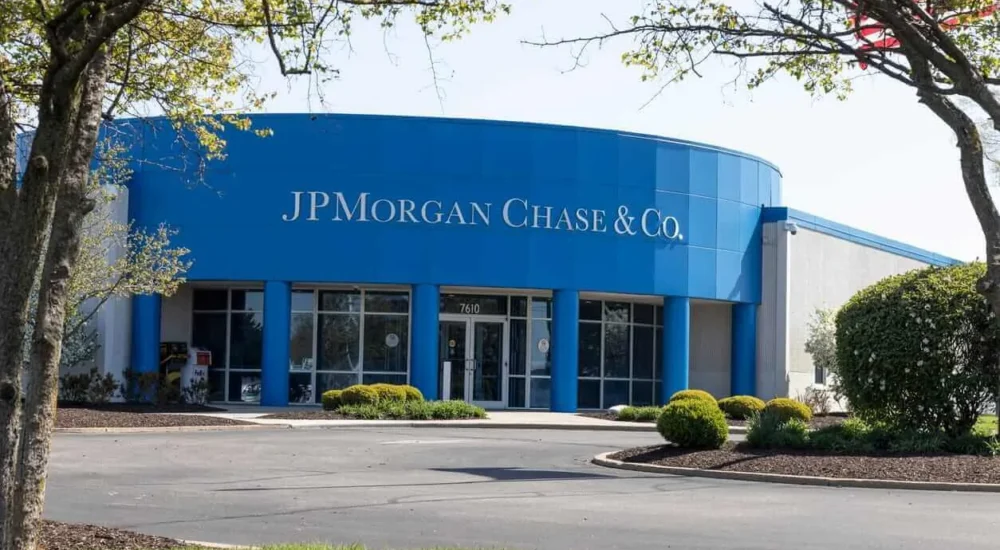 JPMorgan Chase office with layoffs and earnings story context